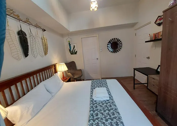 Hotel 1 Bedroom With Balcony Near Airport