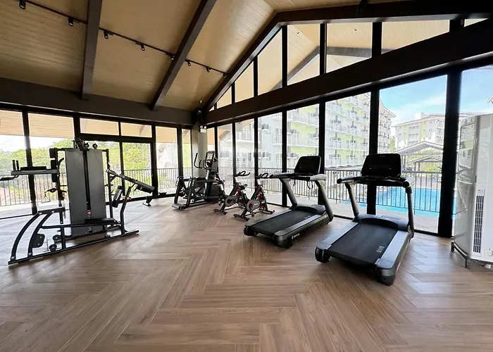 1 Bedroom With Balcony Near Airport