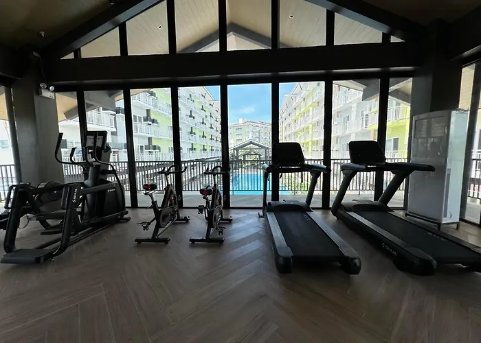 1 Bedroom With Balcony Near Airport Hotel